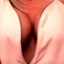 At home with Candy: A sultry photoshoot