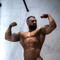 Onlyfans Model AnthonyBeau Flexing Muscles