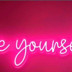 Simone Valentine photo