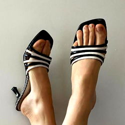 High Heel Sandals with Stripes and Bow