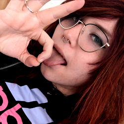 Model Alexandrabbit Making a Finger Heart Sign