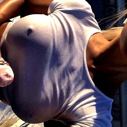 Onlyfans Model Anessa from Your Bed