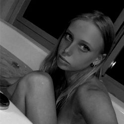 Onlyfans Model Alaska's Bath Time