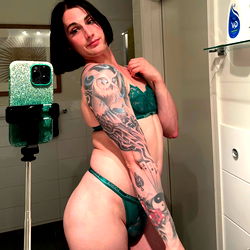 Model Sammy's Intimate Photoshoot