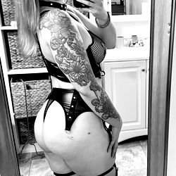 Andele_Fantasy: A Seductive Photoshoot