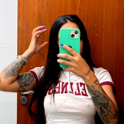 Model Photoshoot: Camilaa in Ur Bed