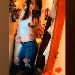 Fitness enthusiast Baby.cakess420 showcases her workout dedication