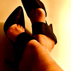 Your_Sweet_Feet: A London-Based OnlyFans Model Sharing Her Exotic Style