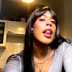 Candid Moment with Model 𝓐𝓵𝓶𝓪 🌻