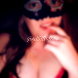 SdLittleToes in a Lingerie Mask