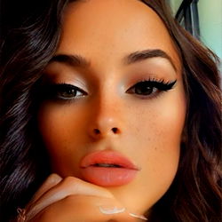 Model pose in an urban setting