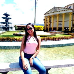 Adrianna Acuรฑa photo