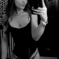 Lottie Ann: A Glamorous Moment in the OnlyFans World