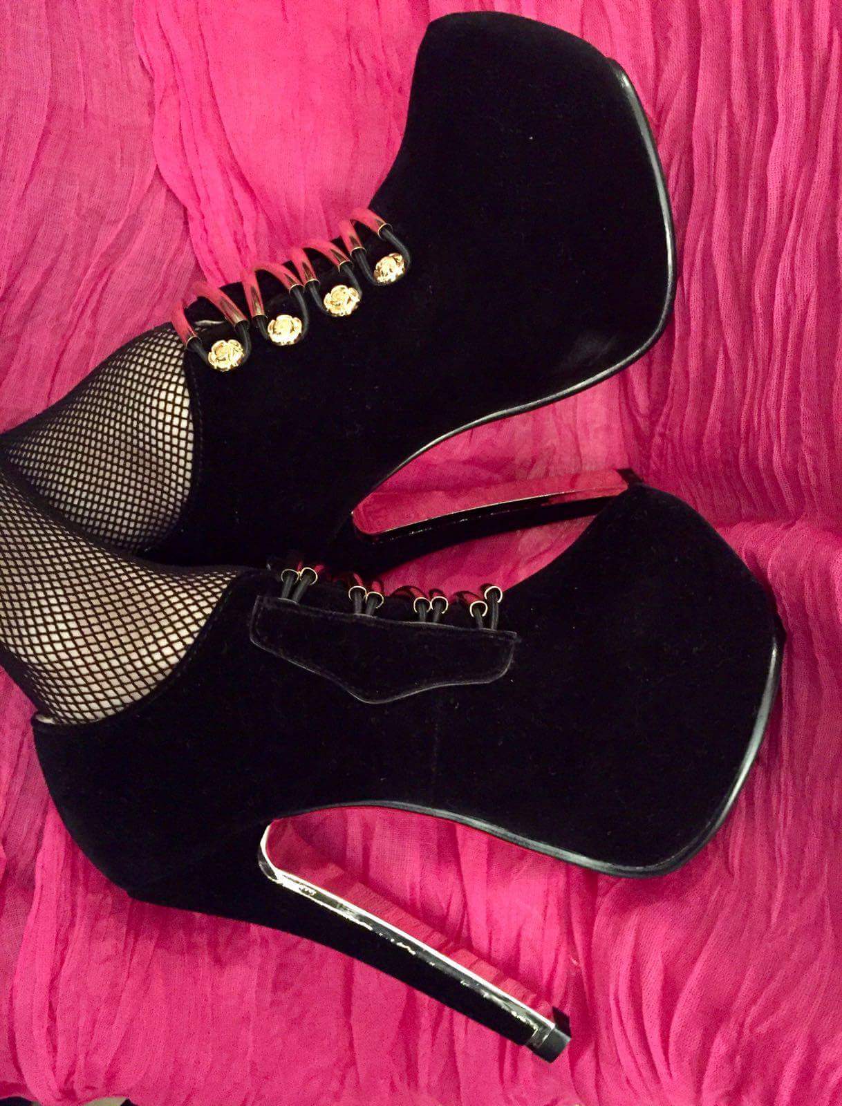 Lady of black crystal photo