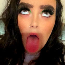 Courtney's Unique Beauty in London