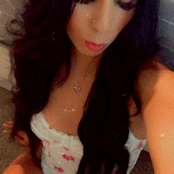 Alani Rose, California OnlyFans Model in Intimate Photoshoot