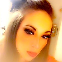 Intimate and Elegant Carmen Monroe