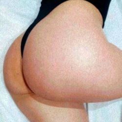 Model Ashhh's Latest Photoshoot