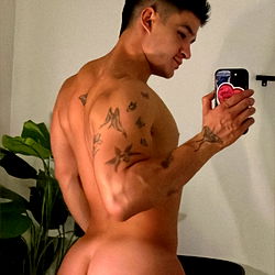Angeeelja: Colombian OnlyFans Model Showcasing her Bare-Back Flexing in Bathroom