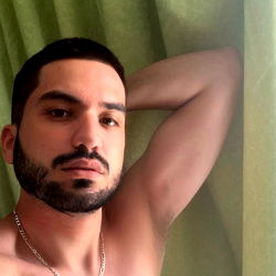 OnlyFans Model Tapia Alany Sharing Sweatless Selfie