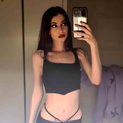 Fashionable Fitness Model Captivating Instagram