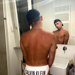 Onlyfans Model A U R E F R E N C H B O Y 😈,