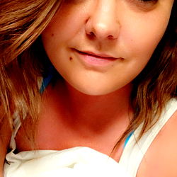 Ohio Cutie's Dreamy Eyes and Casual Style