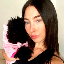 Alicia 🌹, from In your heart 💕 | Holding a puppy