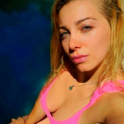 @guadalupetammara on Onlyfans, posing for a selfie