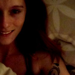 Anja, a stunning OnlyFans model posing for a selfie in bed