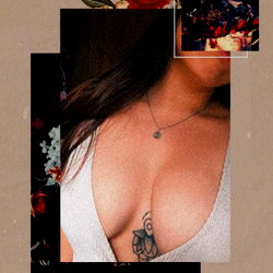 Alfonsina Star - Stylish Photoshoot with Necklace and Tattoo