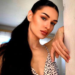 Elegant OnlyFans Model Alice