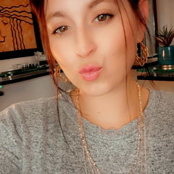 Amanda, a young woman sharing her beauty and fashion tips with her fans.