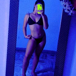 Fit, Beachy Cali Girl Poses for Her Onlyfans