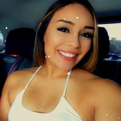 KY OnlyFans Model Alexis Taylor Smiling Selfie