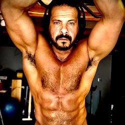 Onlyfans Model Alex400S Flexes Muscles in Gym