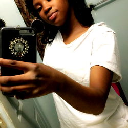 Tink captures a mirror selfie in casual attire