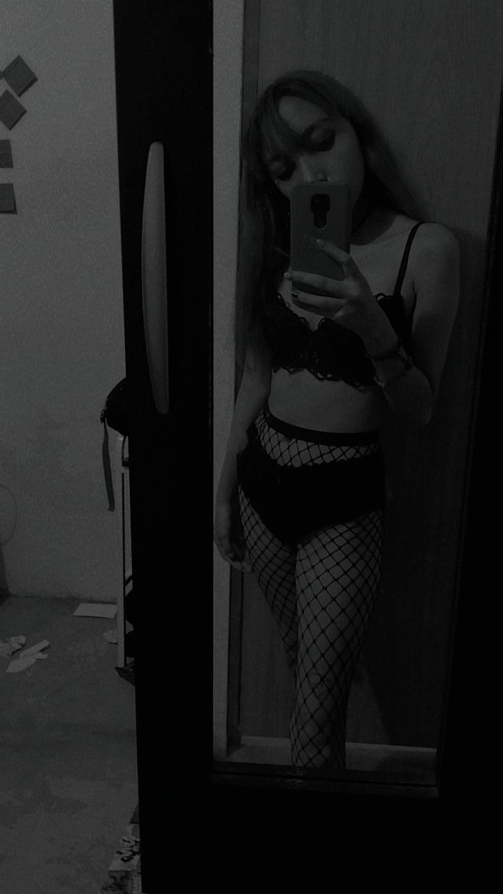 Ana LaMarihuana photo