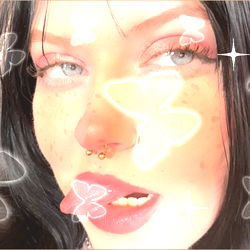 Age: 25, Gender: Female, Tags: OnlyFans Model (っ◔◡◔)っ 𝒫𝒾𝓍𝒾𝑒 𖦹