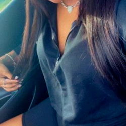 Asshliee Nickole, Stylish in Summer Fashion 👠