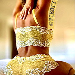 Onlyfans Model Book_Bombshell in Racy Lingerie