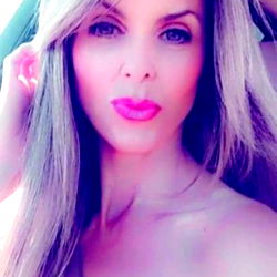 OnlyFans Model Aimee Dawn - Cheeky Smile