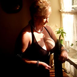 Michelle The Gilf Next Door ๐ต๐ photo