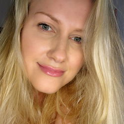 Flora Freyr from In deinem Bett