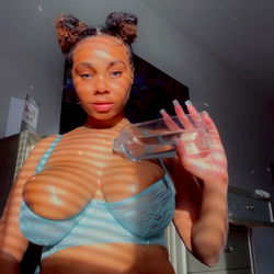 Brat 🍭 Model Sharing Refreshing Drink