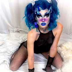 Awhorabull: Tennessee Model in Stylish Outfit