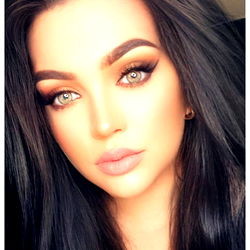 Ashley, Beauty Influencer