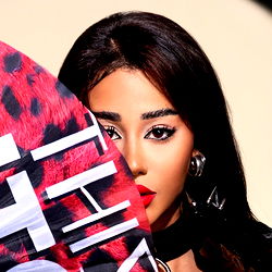 ArryaDoll's Vibrant and Stylish Fashion Photography