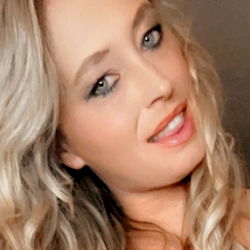 Ashley's VIP 🖤 - In your bed 😘