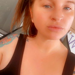 Bec, the VSCO girl with a playful pose